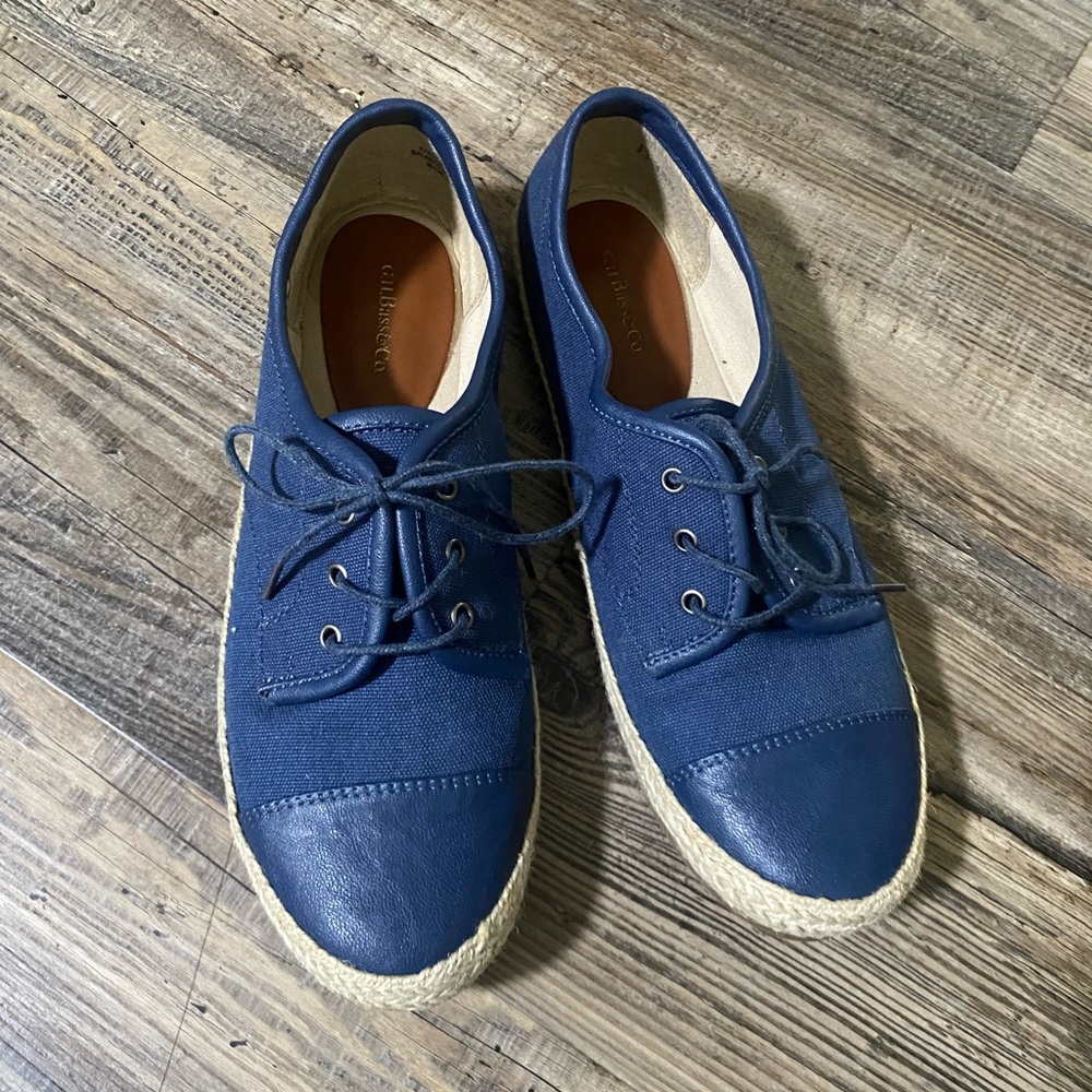 G.H. Bass & Co. Women’s Navy Shoes, Size 9